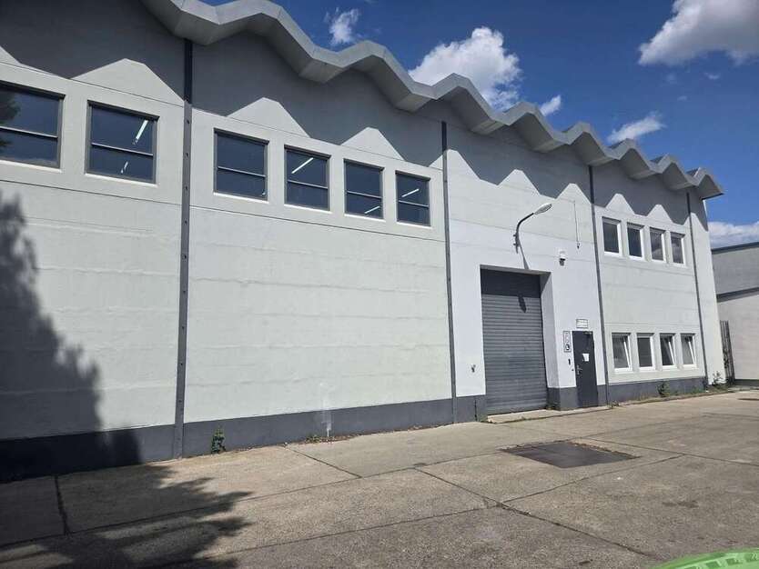 Halle in Berlin 2.485.000 € 606 m²