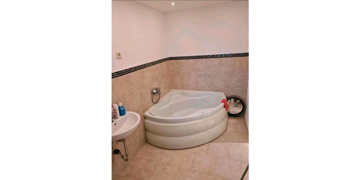 Reihenhaus Allstedt - 7 Zimmer, 140 m&sup2;, 70.000&euro; | Angebot:25909095