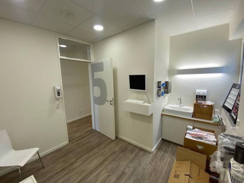Moderne und großzügige Praxisräumlichkeiten auf zwei Etagen 9 zimmer