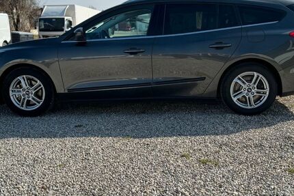 Ford Focus 110.610 km 9.900 &euro; Wolfersdorf 85395