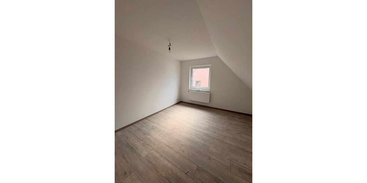 Dachgeschoßwohnung Laatzen - 3 Zimmer, 69 m&sup2;, 1.000&euro; | Angebot:25636314