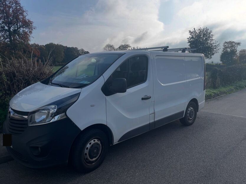 Opel Vivaro 133.000 km 7.900 € Würselen 52146