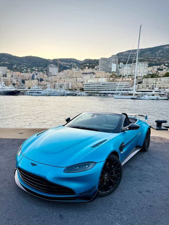 Aston Martin V8 Vantage 7.488 km 139.980 € Würzburg 97076