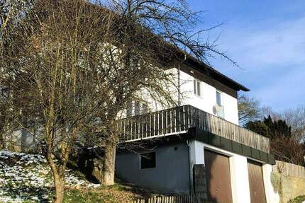 Nähe Passau: Grundstück in exponierter Lage (Südhang) mit Altbestand 8 zimmer