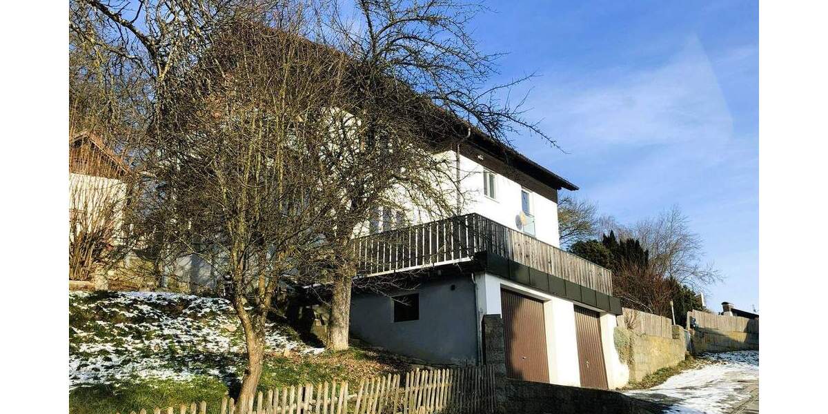 Nähe Passau: Grundstück in exponierter Lage (Südhang) mit Altbestand 8 zimmer