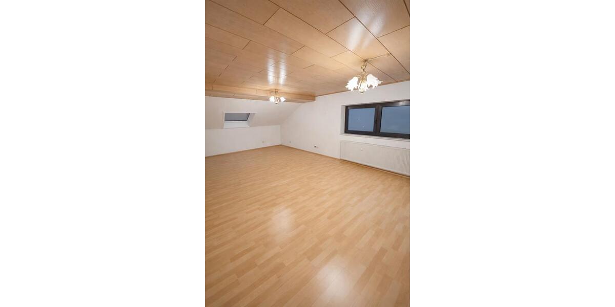 Dachgeschoßwohnung Hamm (Sieg) - 3 Zimmer, 120 m&sup2;, 600&euro; | Angebot:26621588