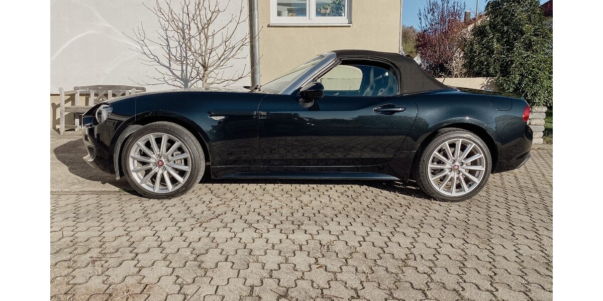 Fiat 124 Spider 19.505 km 22.500 € Buch 89290