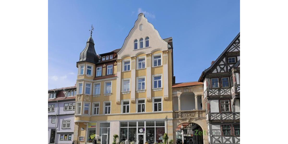 (12403_01) MGN: helle 2-Raum-Wohnung mit Parkett, Holzdielung, Stuckdecken, Balkon und Einbauküche in der Innenstadt - Etagenwohnung Meiningen | Angebot:25343658