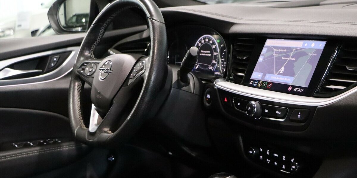 Opel Insignia 2.0 ST 4x4 OPC-LINE GSI WHITE / VC+HUD 140.000 km 18.555 &euro; Hamm 59077