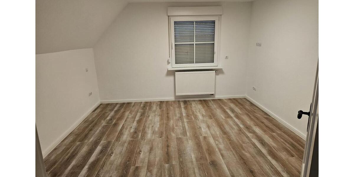 Einfamilienhaus Hundsangen - 6 Zimmer, 200 m&sup2;, 1.400&euro; | Angebot:24751486