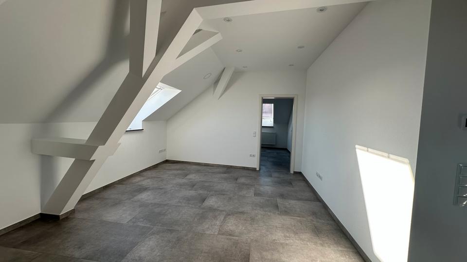 Dachgeschoßwohnung Maikammer - 3 Zimmer, 74 m&sup2;, 750&euro; | Angebot:25619932