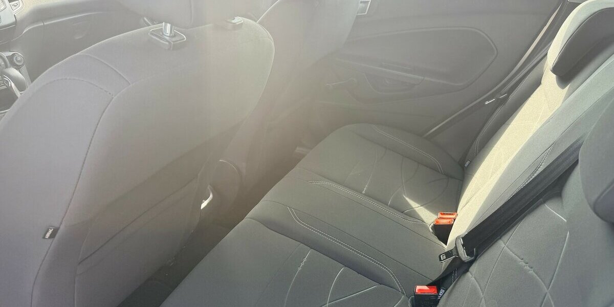 Ford Fiesta 1.6 Automatik Trend/51.000km 51.100 km 7.690 &euro; Frankfurt 60386