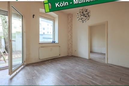 Entkernte Erdgeschoss-Wohnung mit eigenem Garten