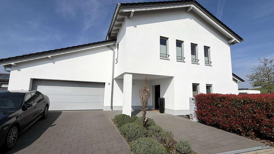 Villa Bad Camberg - 8 Zimmer, 459 m&sup2;, 3.200&euro; | Angebot:26249396