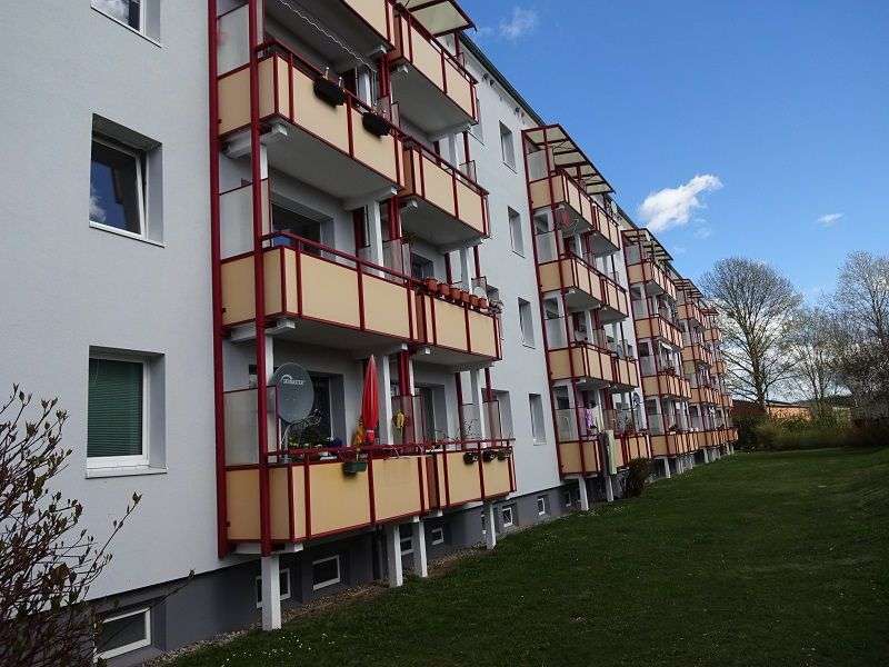 Wohnung zum Mieten in Neubrandenburg 305 € 49.5 m²