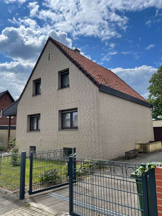 Haus zum Kaufen in Peine 169.000 € 105 m²