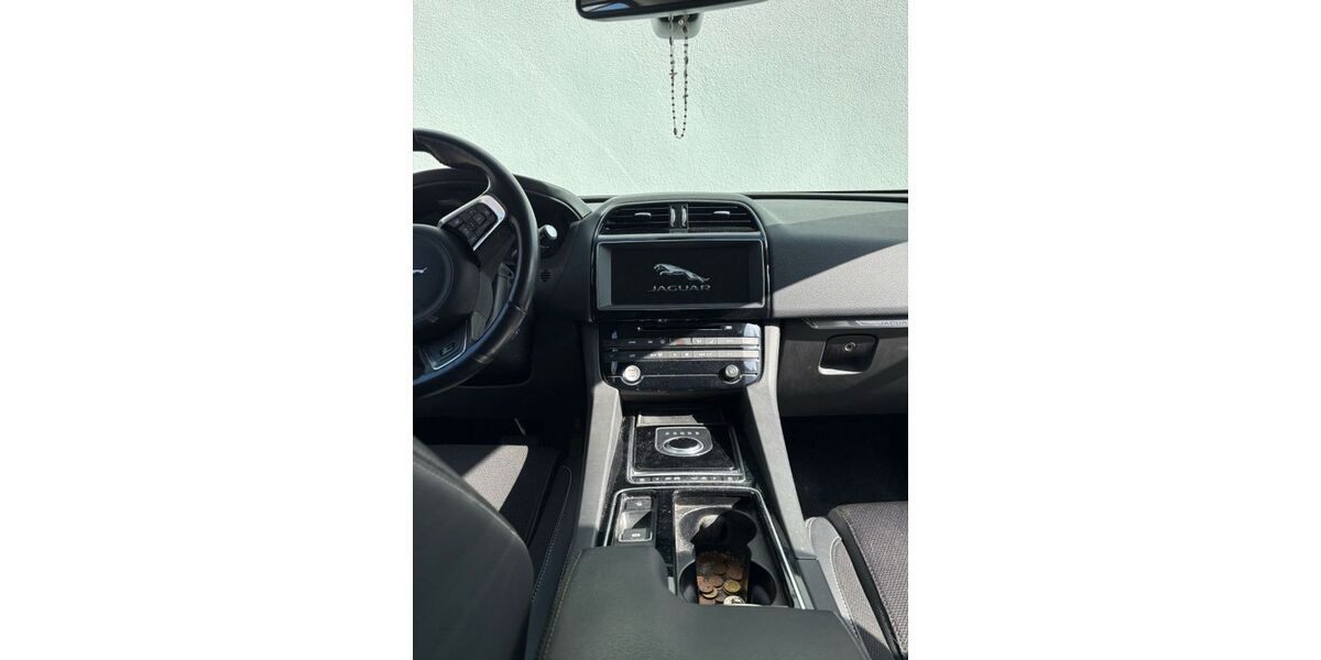 Jaguar F-Pace 69.000 km 22.999 &euro; München 81477