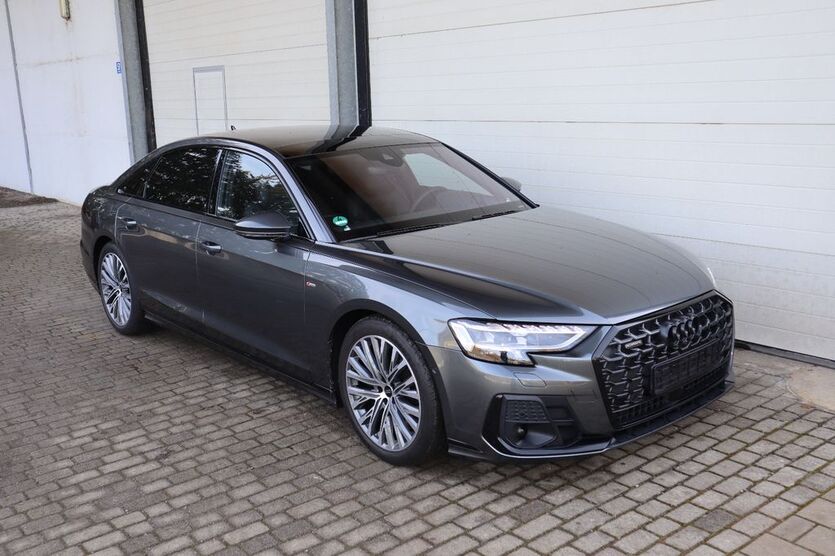 Audi A8 42.000 km 78.600 € Passau 94034