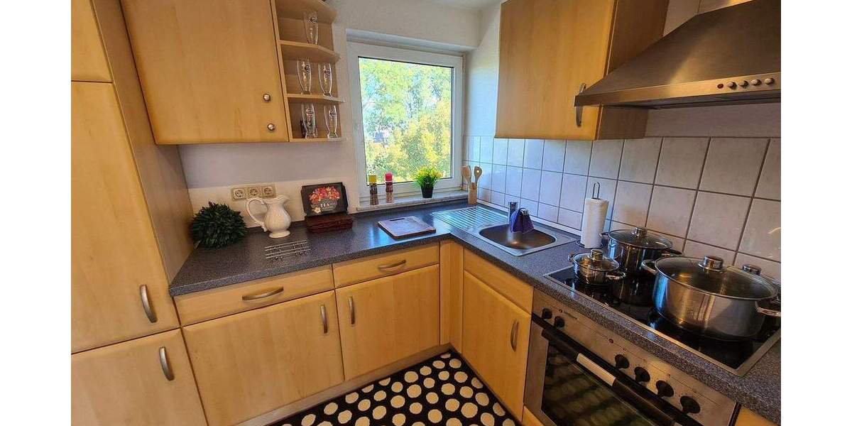 RESERVIERT Charmante Dachgeschosswohnung mit Einbauküche - sofort verfügbar! 2 zimmer