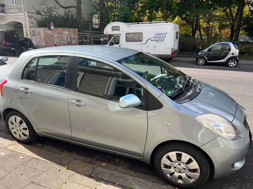 Toyota Yaris 124.000 km 3.200 € München 81675