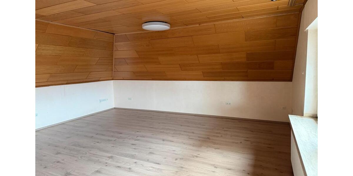 Etagenwohnung Salzkotten - 4 Zimmer, 120 m&sup2;, 1.350&euro; | Angebot:25146702