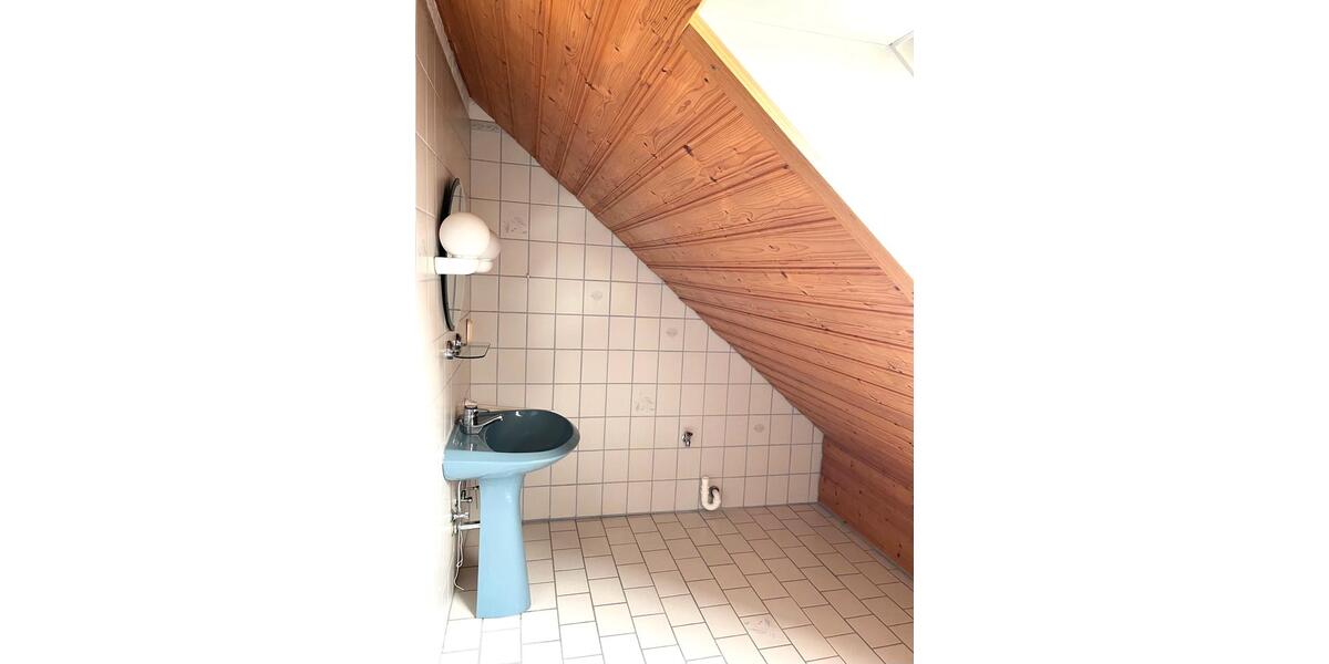 Dachgeschoßwohnung Rosengarten - 2.5 Zimmer, 65 m&sup2;, 902&euro; | Angebot:24982206
