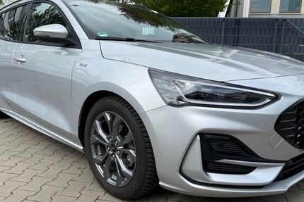 Ford Focus 5.373 km 19.900 &euro; Frankfurt am Main / Bergen-Enkheim 60388