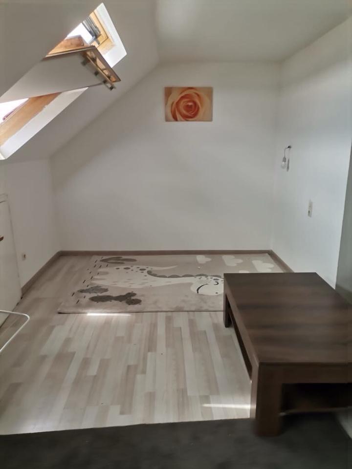 In Pforzheim zu vermieten ein Zimmer Dach Geschoss Wohnung zimmer
