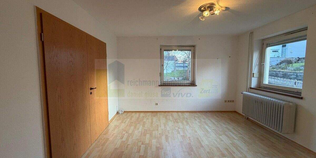 Mehrfamilienhaus, Wohnhaus Donaueschingen - 6 Zimmer, 127 m&sup2;, 375.000&euro; | Angebot:25692117
