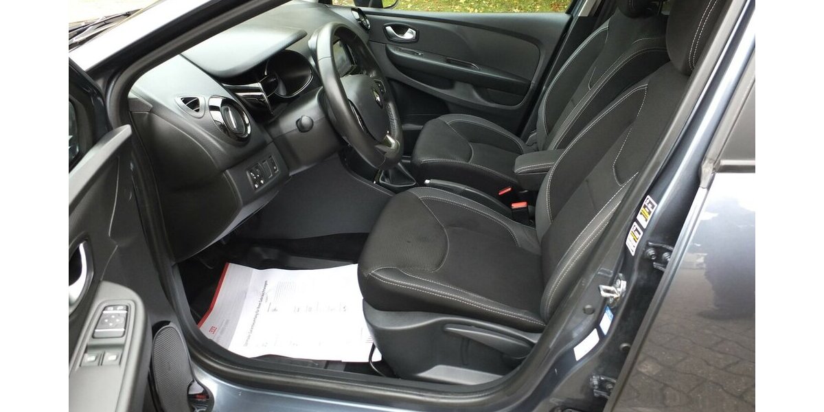 Renault Clio BLACK WEEK 25: EXPRESSION NAVI PARCTRONIC STA 118.021 km 7.904 € Köln 50858