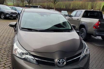 Toyota Verso 108.000 km 13.900 € Dörentrup 32694