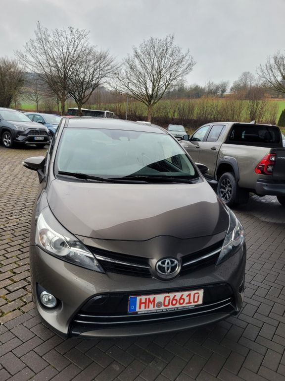 Toyota Verso 108.000 km 13.900 € Dörentrup 32694