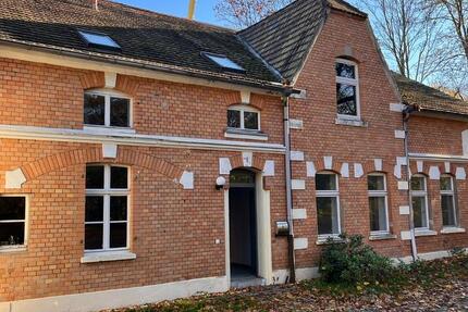 Doppelhaushälfte bestehend aus 4 Zimmer, Küche, Bad, Gäste WC, Terrasse 4 zimmer