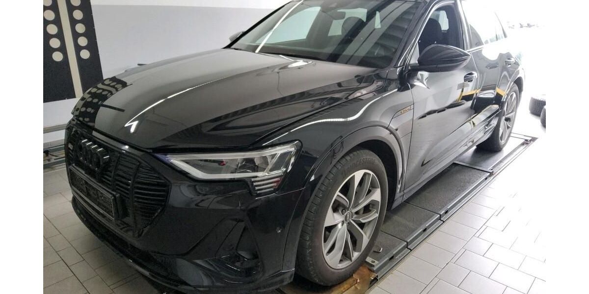 Audi e-tron 29.739 km 29.585 &euro; Hagen 58091