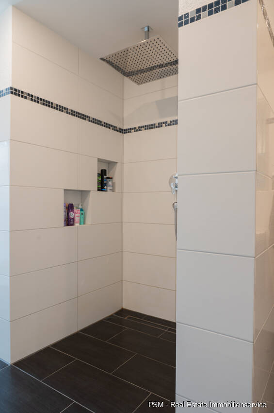Familientraum: Modernes Zuhause mit Dachstudio & sonnigem Garten