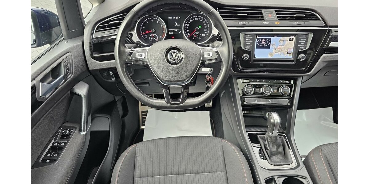 VW Touran 1.4 TSI Comfortline NAVI PANO LED AHK 69.950 km 21.490 &euro; Löhne 32584