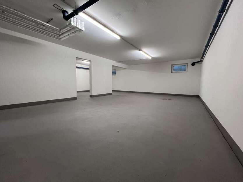 Halle in Ellerau 375 € 58 m²
