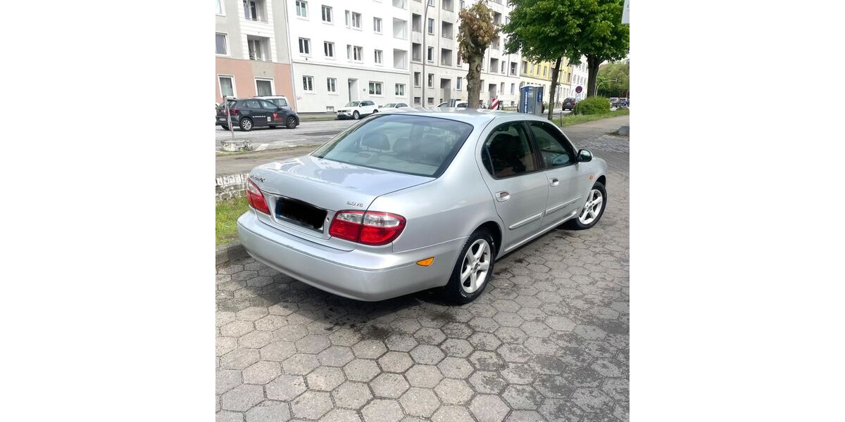 Nissan Maxima 140.000 km 3.300 &euro; Hamburg 22041