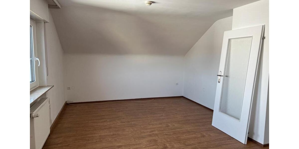 Doppelhaushälfte Oberstenfeld - 8 Zimmer, 170 m&sup2;, 1.700&euro; | Angebot:26354040