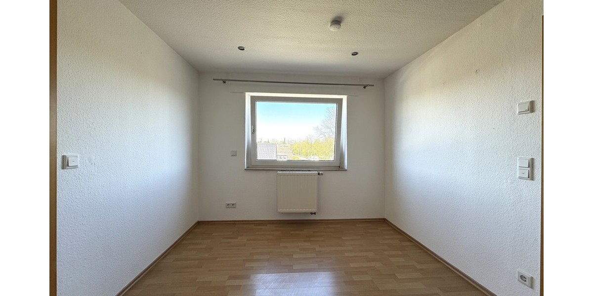 Helle 2-Zimmer-Wohnung im Dachgeschoss eines gepflegten Dreifamilienhauses! 2 zimmer