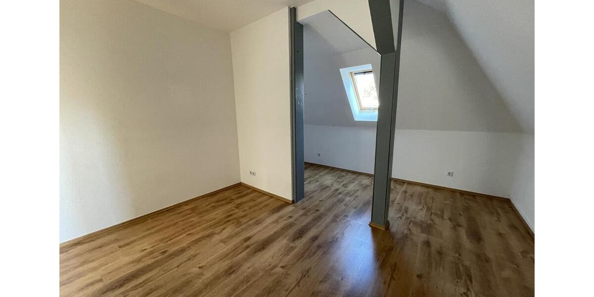 Dachgeschoßwohnung Zella-Mehlis Mehlis - 3.5 Zimmer, 110 m&sup2;, 925&euro; | Angebot:25751696