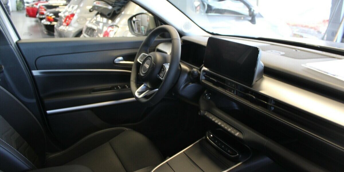 Jeep Avenger Altitude 29.878 km 22.980 € Euskirchen 53881