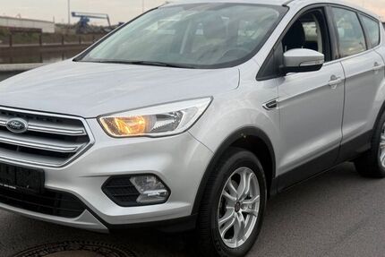 Ford Kuga 93.650 km 10.498 &euro; Duisburg 47138