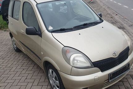 Toyota Yaris 283.000 km 1.999 &euro; Melle 49324