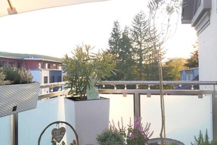 -DG-Wohnung im 3 FH mit Balkon in guter Lage-