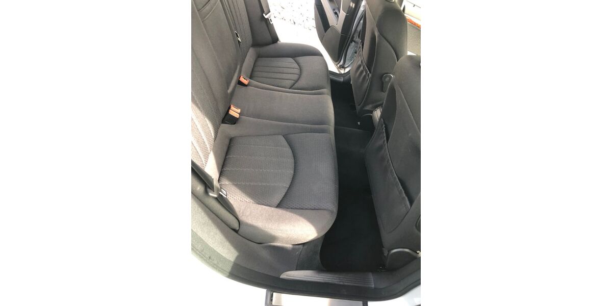 Mercedes-Benz E 200 95.000 km 8.800 &euro; Adelmannsfelden 73486