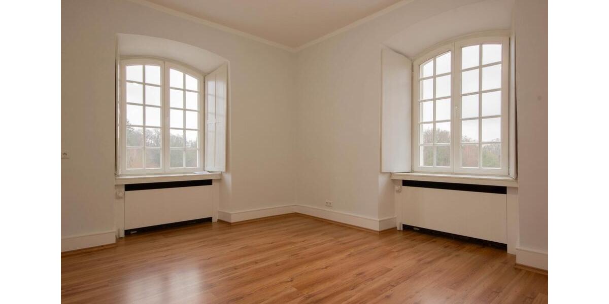 Villa Arnsberg Holzen - 10 Zimmer, 280 m&sup2;, 2.250&euro; | Angebot:26644784