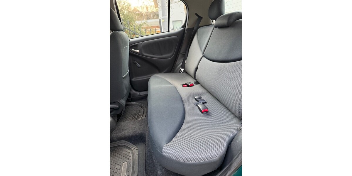 Toyota Yaris 120.000 km 3.200 &euro; Berlin 10178