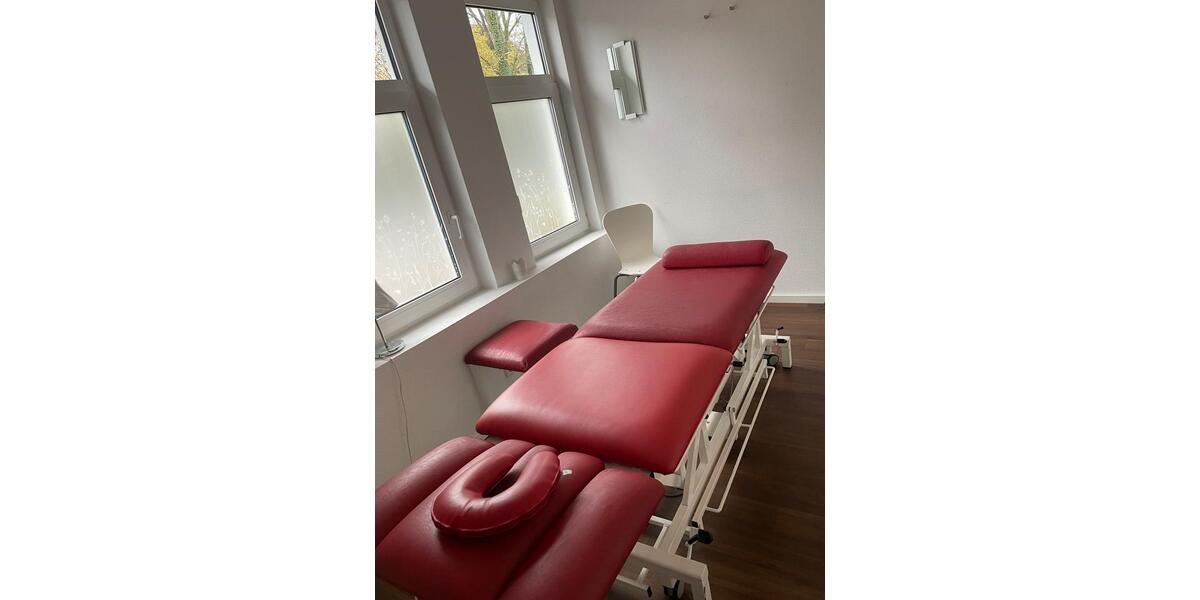 Biete 1-2 helle Praxisräume zur Miete in Leverkusen zimmer