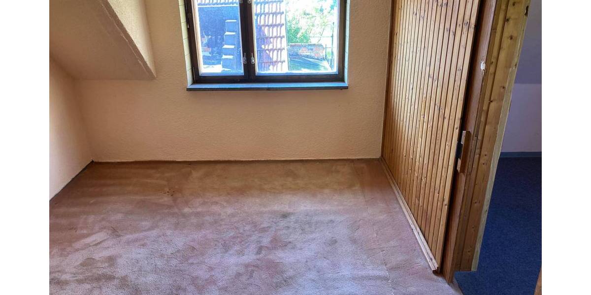 Doppelhaushälfte Sangerhausen - 6 Zimmer, 130 m&sup2;, 69.000&euro; | Angebot:25743667